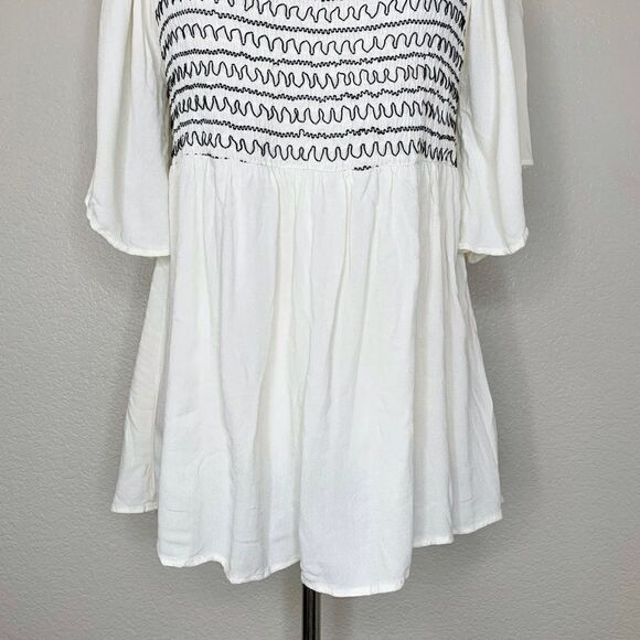 Doe & Rae Women’s Size Large Boho Embroidered Smocked Top - Picture 3 of 12